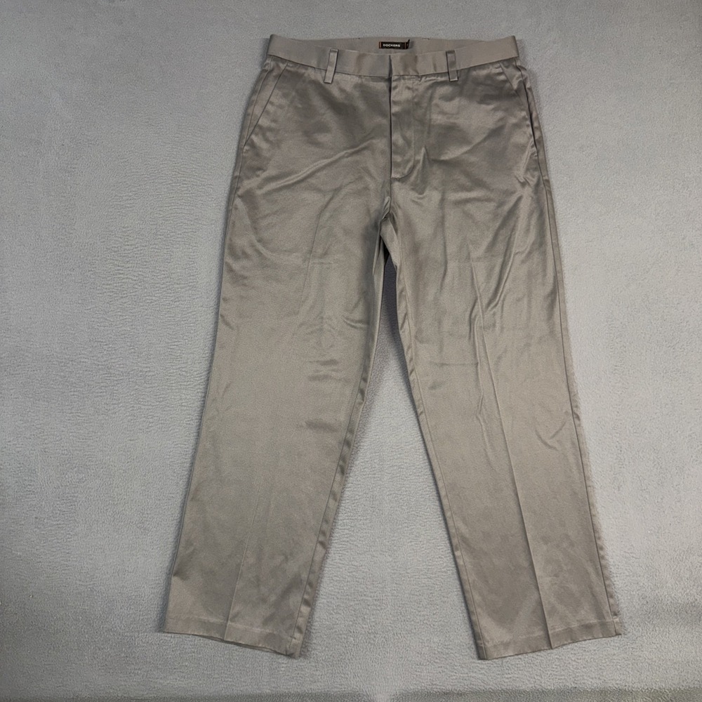 Dockers Pants Mens 34x30 Gray Straight Leg D3 Flat Front 100% Cotton Twill Khaki